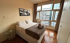 Apartamento em Copacabana com vista lateral do Mar